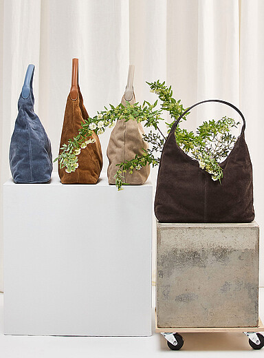 Le sac besace su&egrave;de &eacute;pur&eacute; <b>Collection exclusive d'Italie</b>