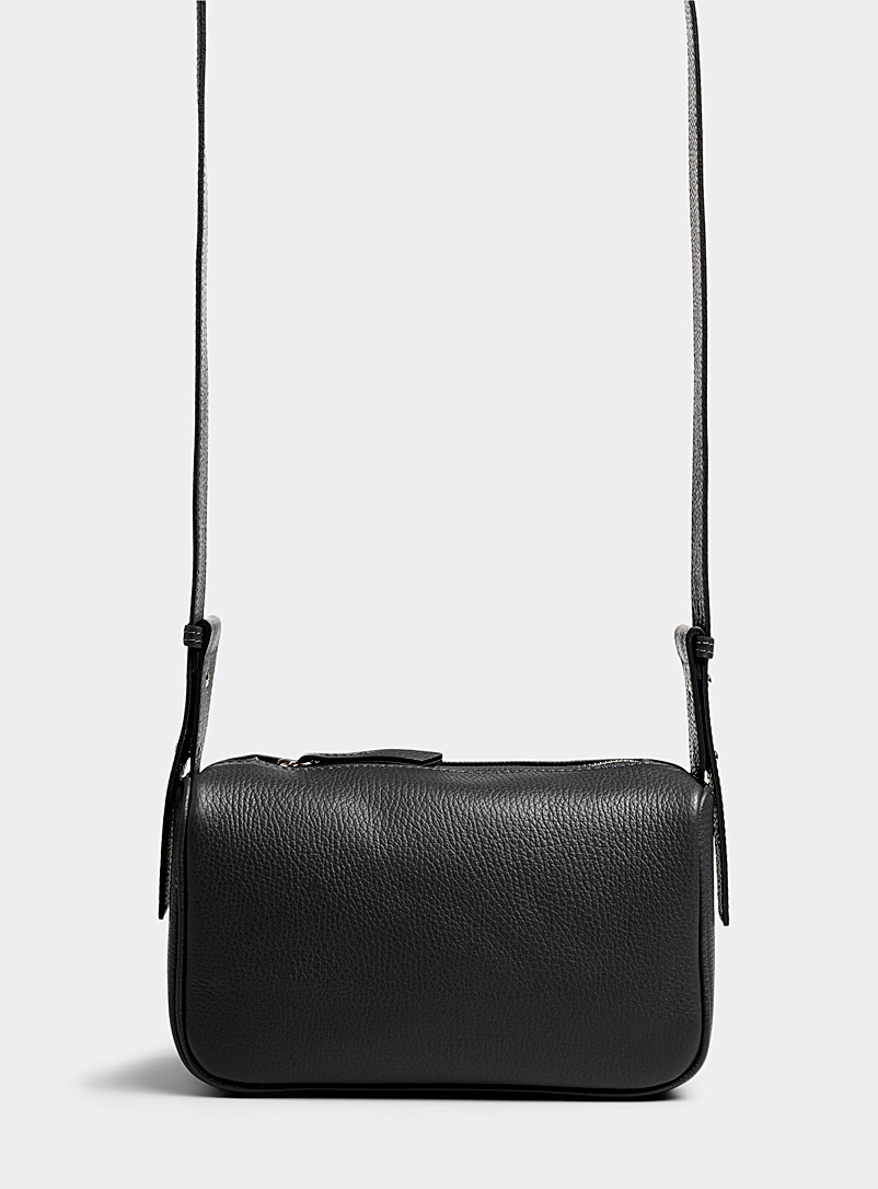 Simons: Le sac bandoulière rectangulaire cuir grainé Noir pour femme