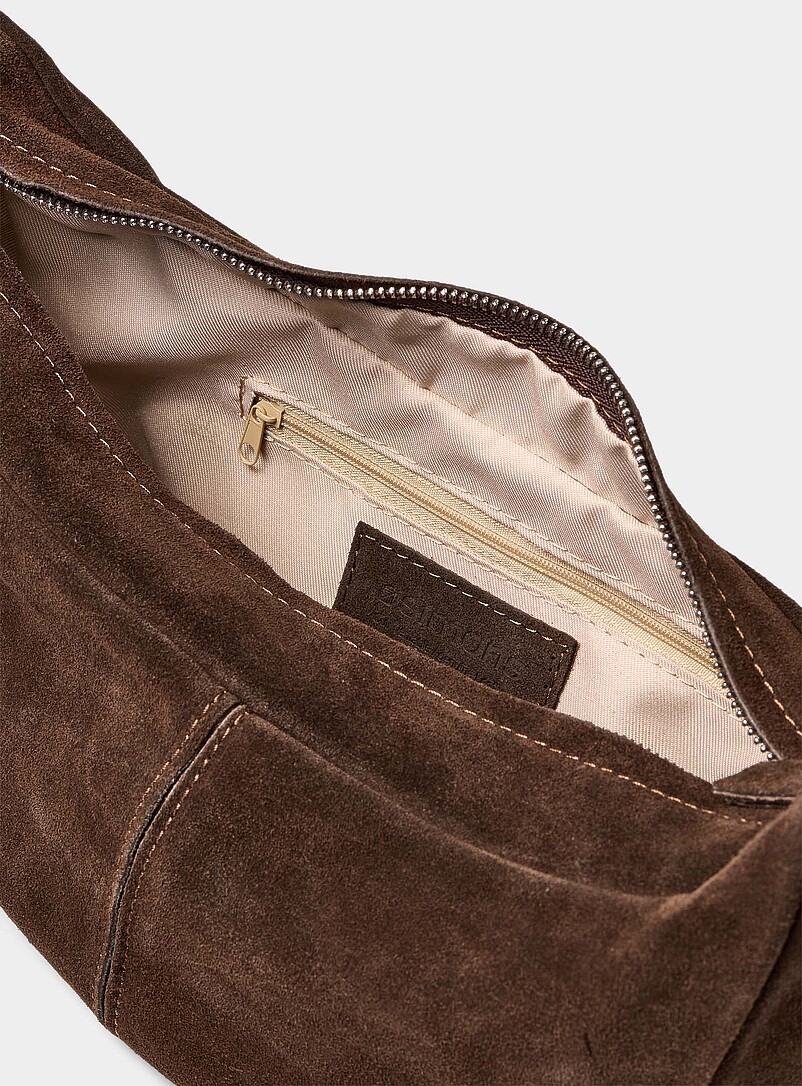 Simons: Le sac besace demi-lune su&egrave;de &eacute;pur&eacute; <b>Collection exclusive d'Italie</b> Chocolat - Espresso pour femme