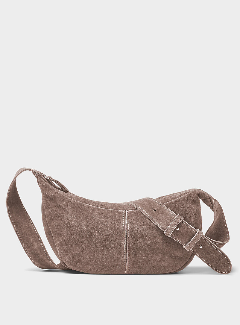 Simons: Le sac besace demi-lune su&egrave;de &eacute;pur&eacute; <b>Collection exclusive d'Italie</b> Chocolat - Espresso pour femme