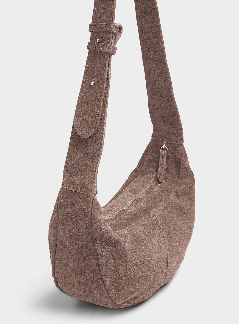 Simons: Le sac besace demi-lune su&egrave;de &eacute;pur&eacute; <b>Collection exclusive d'Italie</b> Chocolat - Espresso pour femme