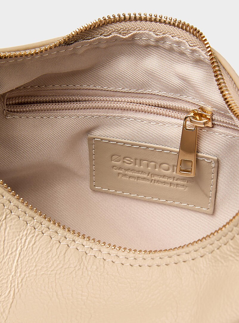 Simons: Le sac bandouli&egrave;re demi-lune cuir textur&eacute; <b>Collection exclusive d'Italie</b> Noir pour femme