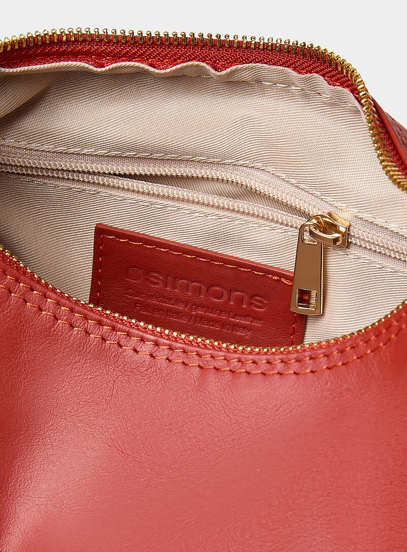 Simons: Le sac bandouli&egrave;re demi-lune cuir textur&eacute; <b>Collection exclusive d'Italie</b> Noir pour femme