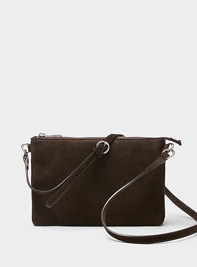 Le sac bandouli&egrave;re su&egrave;de minimaliste <b>Collection exclusive d'Italie</b>