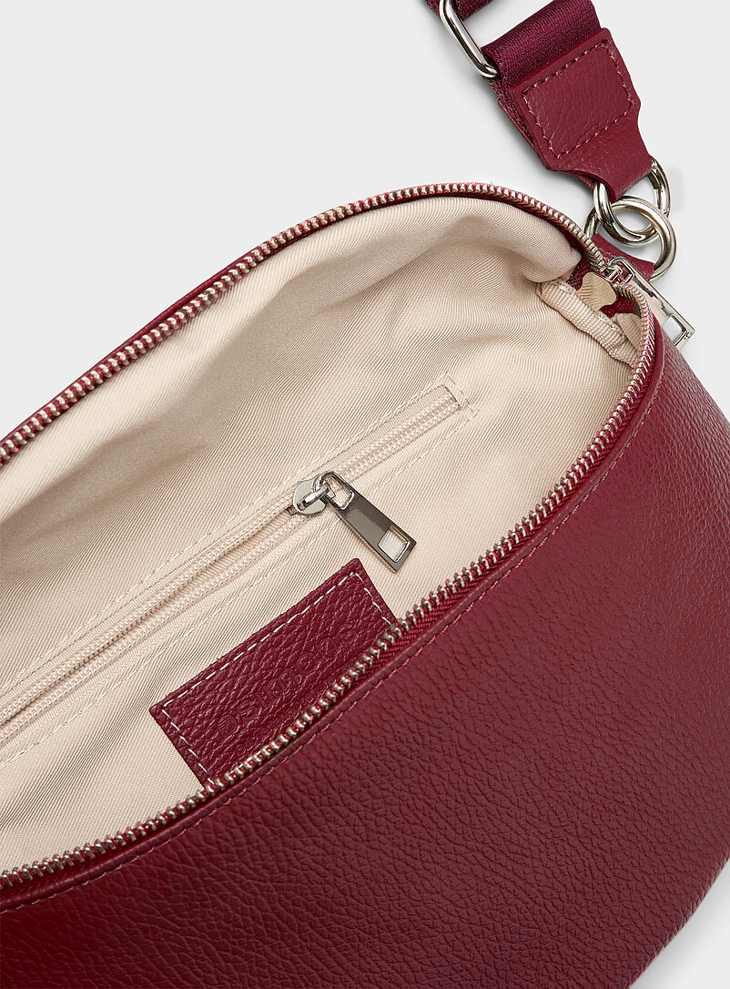 Simons: Le sac banane cuir grenu accents m&eacute;talliques <b>Collection exclusive d'Italie</b> Bourgogne pour femme