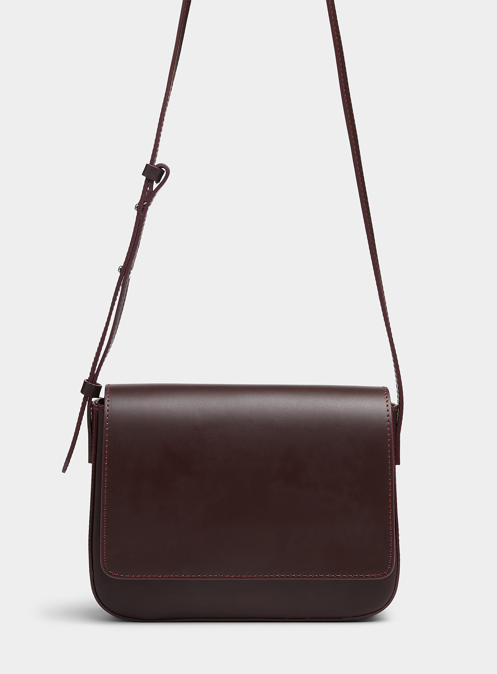 Le 31 Smooth Leather Rectangular Shoulder Bag In Burgundy
