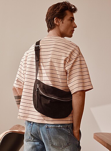 Le sac banane su&egrave;de v&eacute;ritable <b>Collection exclusive d'Italie</b>