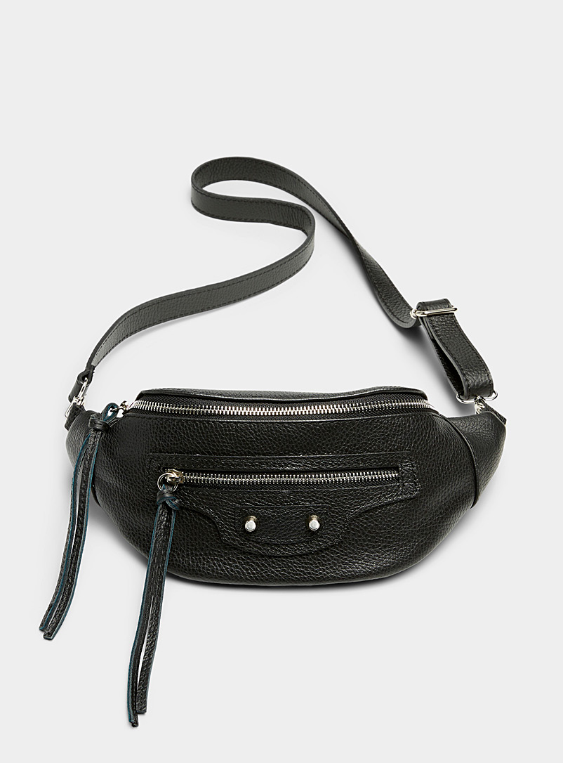 Simons: Le sac banane cuir grenu zippé Collection exclusive d'Italie Noir pour femme