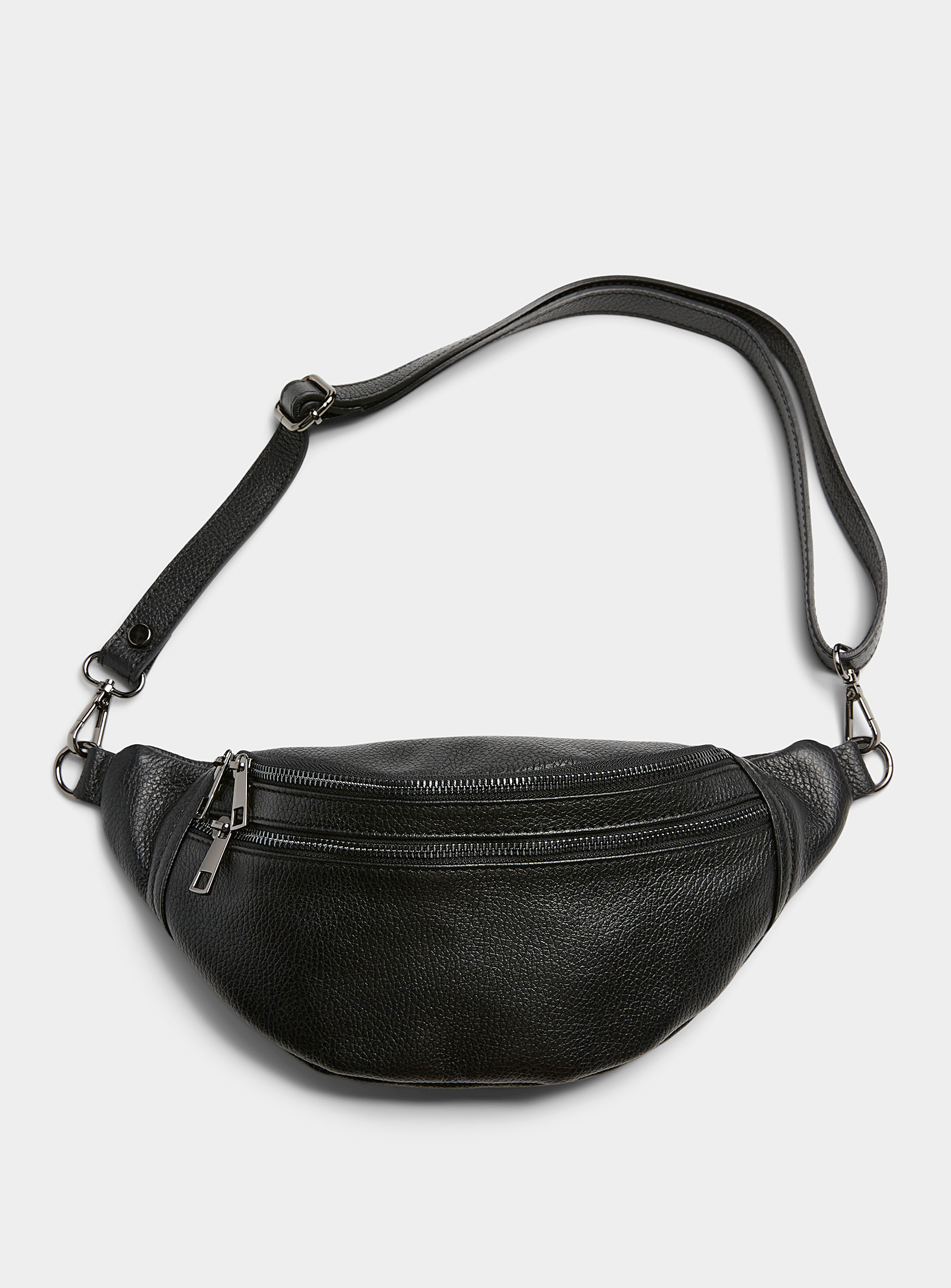 Le 31 Double-compartment Pebbled-leather Belt Bag In Black