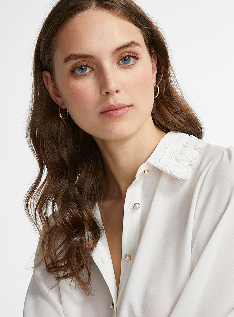 Icône White Pearl buttons embroidered collar shirt for women