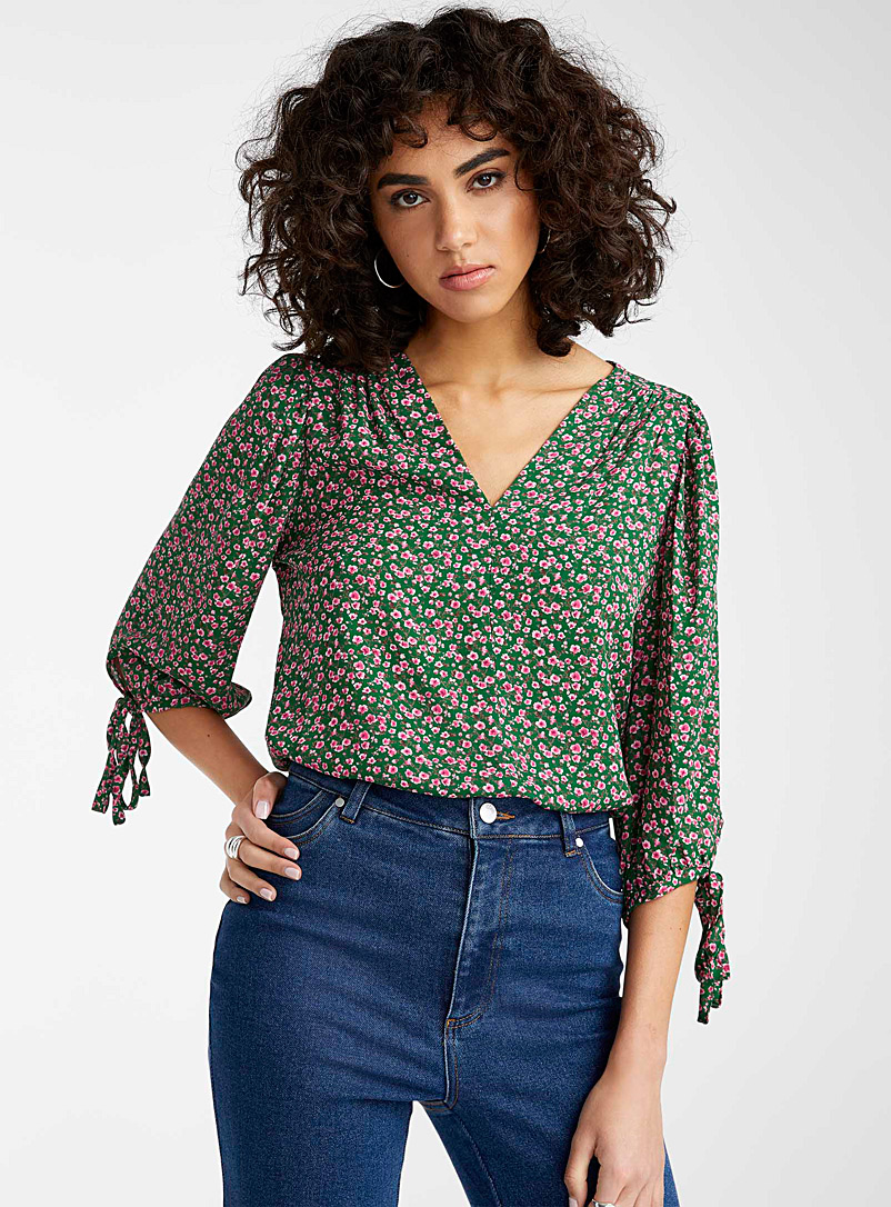 Icône Patterned Green Mini-flower V-neck blouse for women