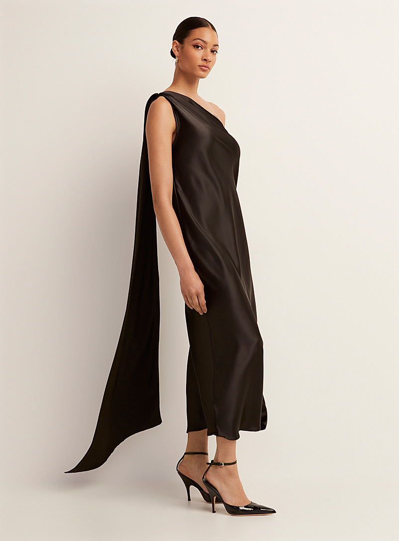 Icône: La longue robe noire satinée col foulard Noir pour femme