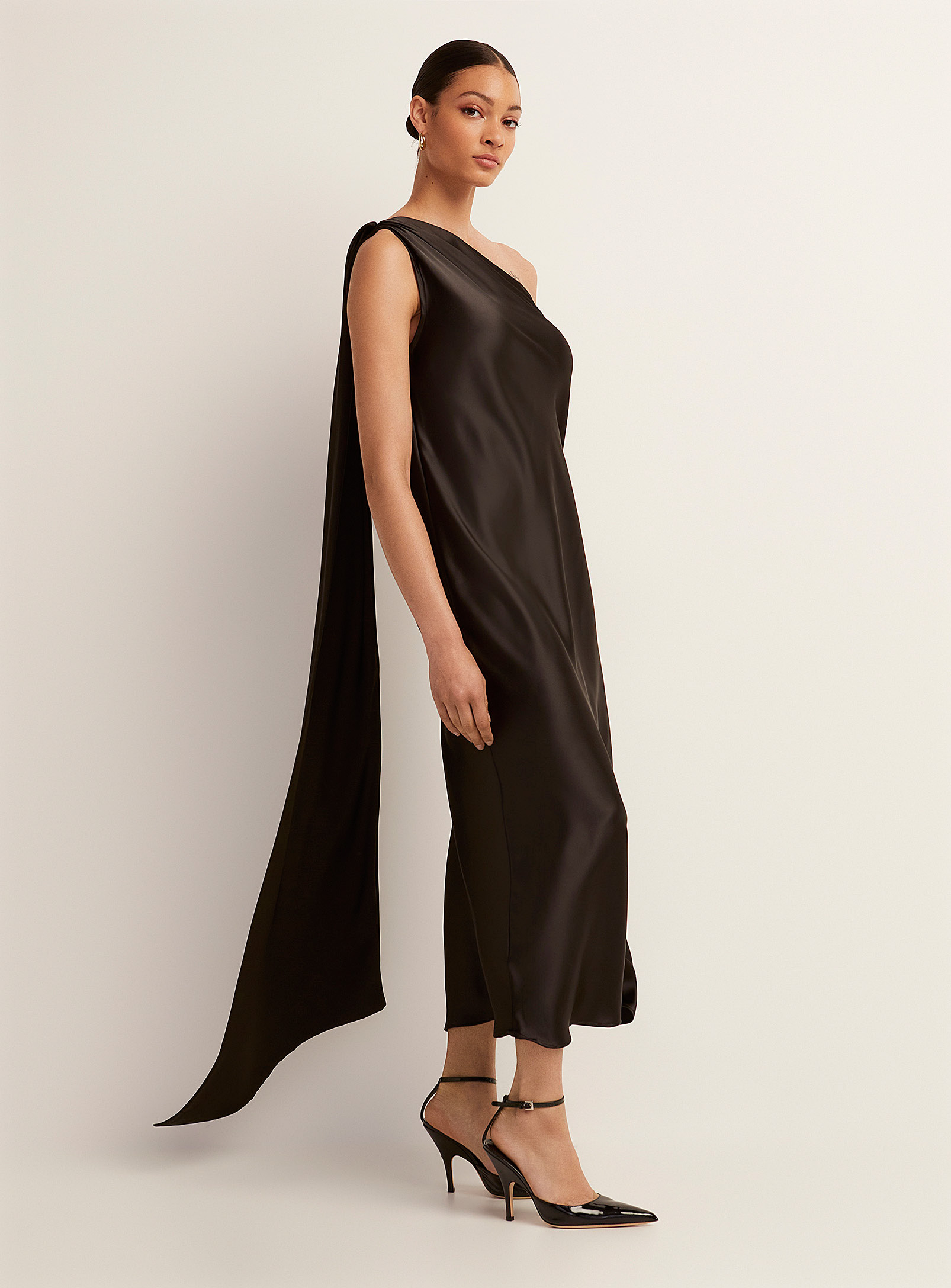 Icone Scarf Neck Maxi Satiny Dress In Black