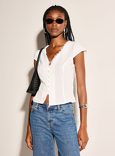 Ic&ocirc;ne White Lace neckline cap-sleeve blouse for women