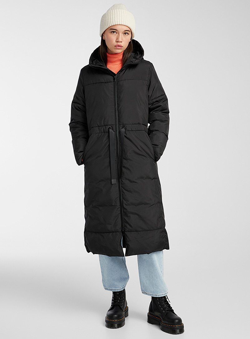 Twik Black Adjustable-waist long puffer coat for women