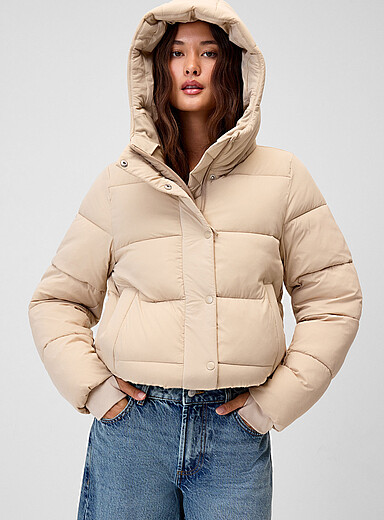 Twik: Le manteau bouffant court nylon doux Sable pour femme