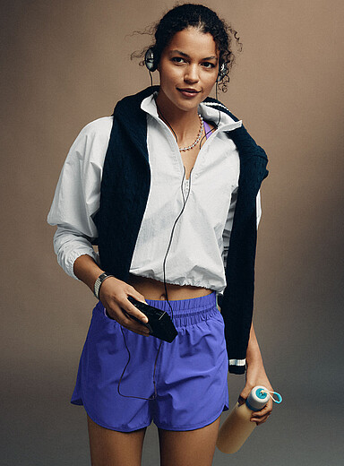 L'anorak coupe-vent court nylon craquant