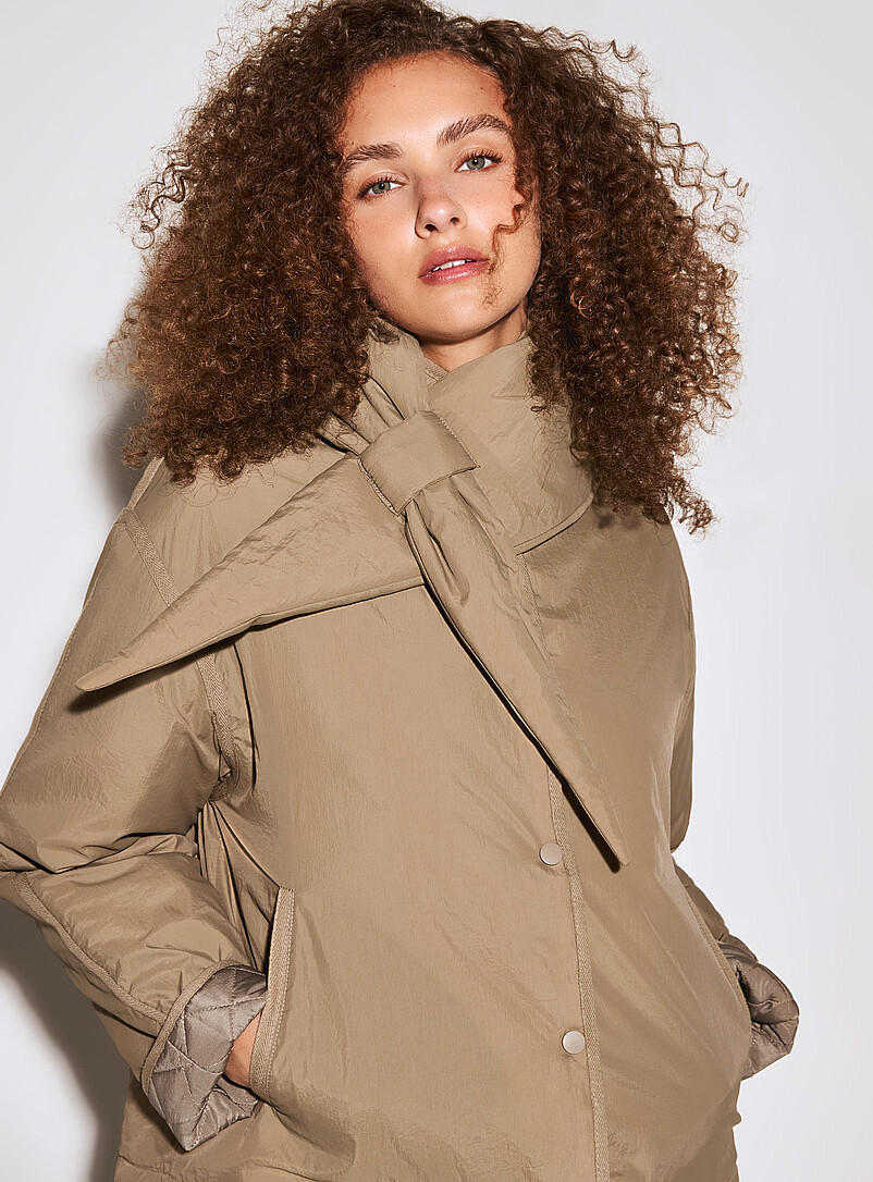 Scarf-collar quilted coat product image 2