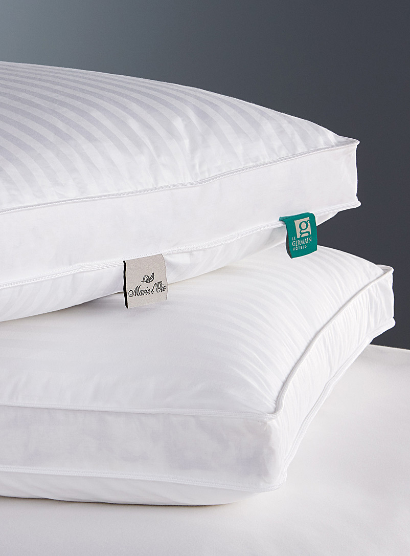 Hôtels Le Germain White Duveteuse feather and down pillow Semi-firm support