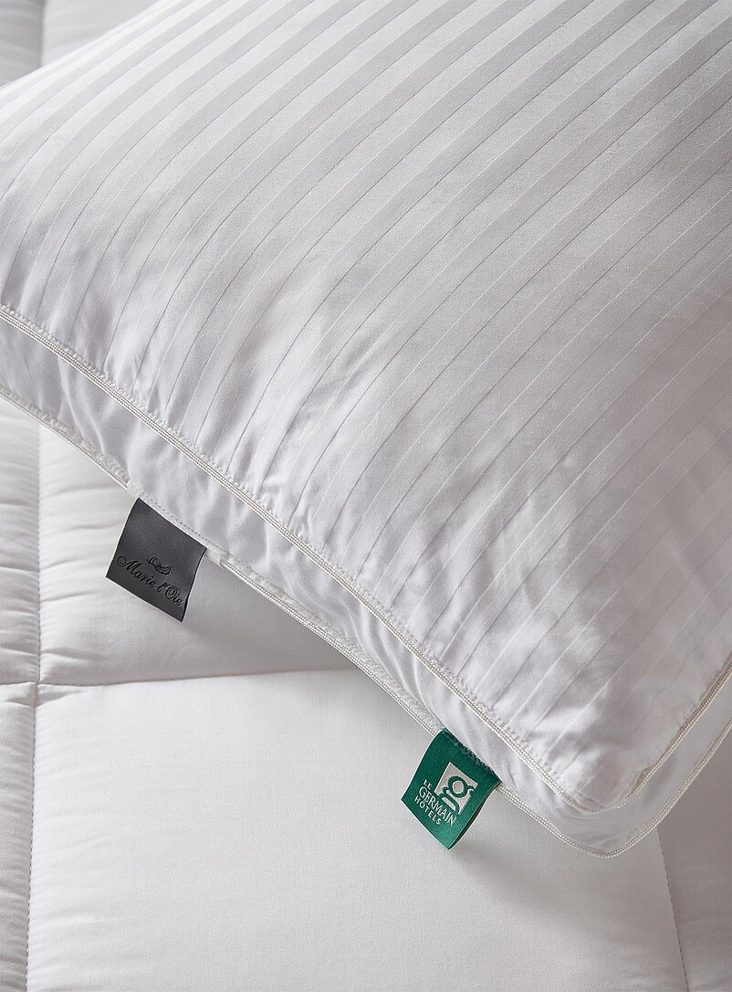 H&ocirc;tels Le Germain White Duveteuse feather and down pillow Semi-firm support