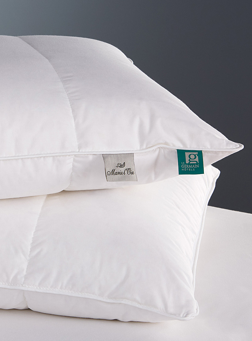 Hôtels Le Germain White Royal Plus feather and down pillow Firm support