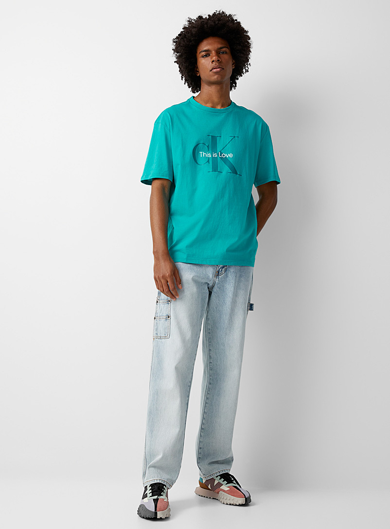 Calvin Klein: Le t-shirt This is Love Sarcelle-turquoise-aqua pour homme