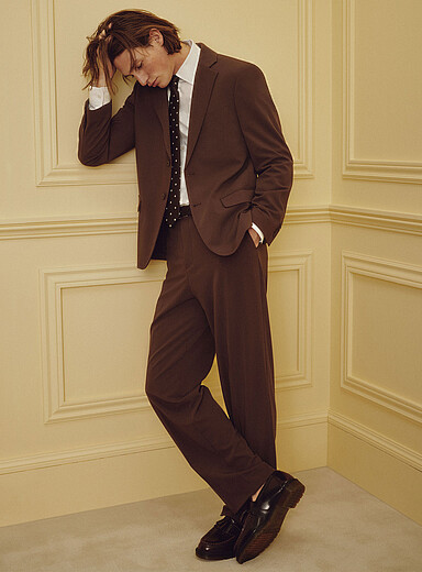 Le pantalon souple chocolat <b>Coupe Paris - D&eacute;contract&eacute;e &agrave; taille haute</b>