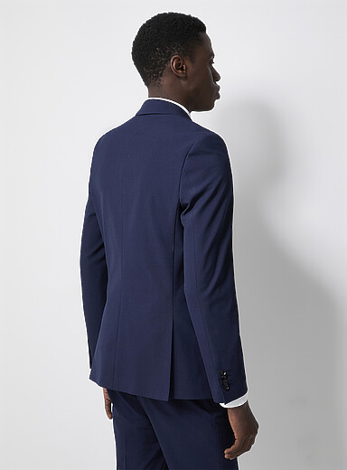 Le veston essentiel polyester recycl&eacute; <b>Coupe Milano - Super ajust&eacute;e</b>