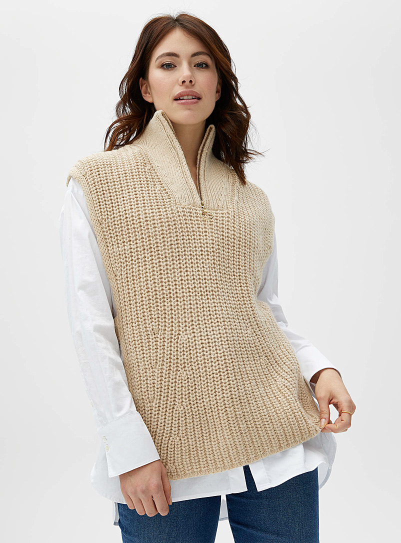 Contemporaine Sand Zippered-collar ribbed sweater vest for women