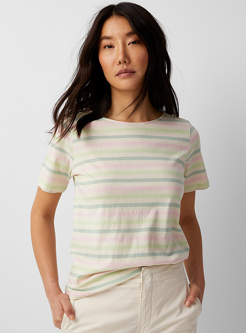Contemporaine: Le t-shirt motif vert et rose Blanc à motifs pour femme