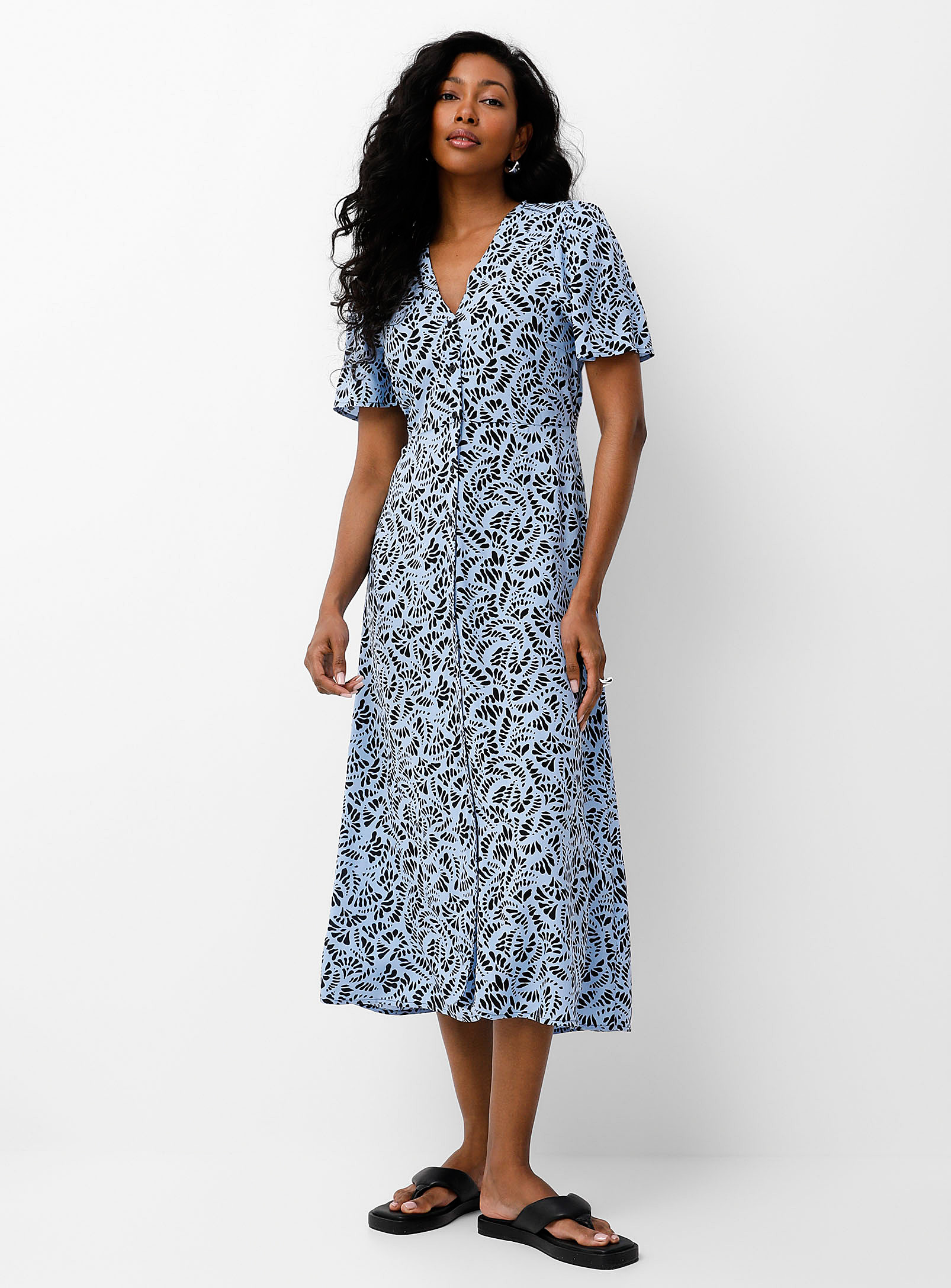 B.young Patterned Flowy Buttoned Dress In Patterned Blue
