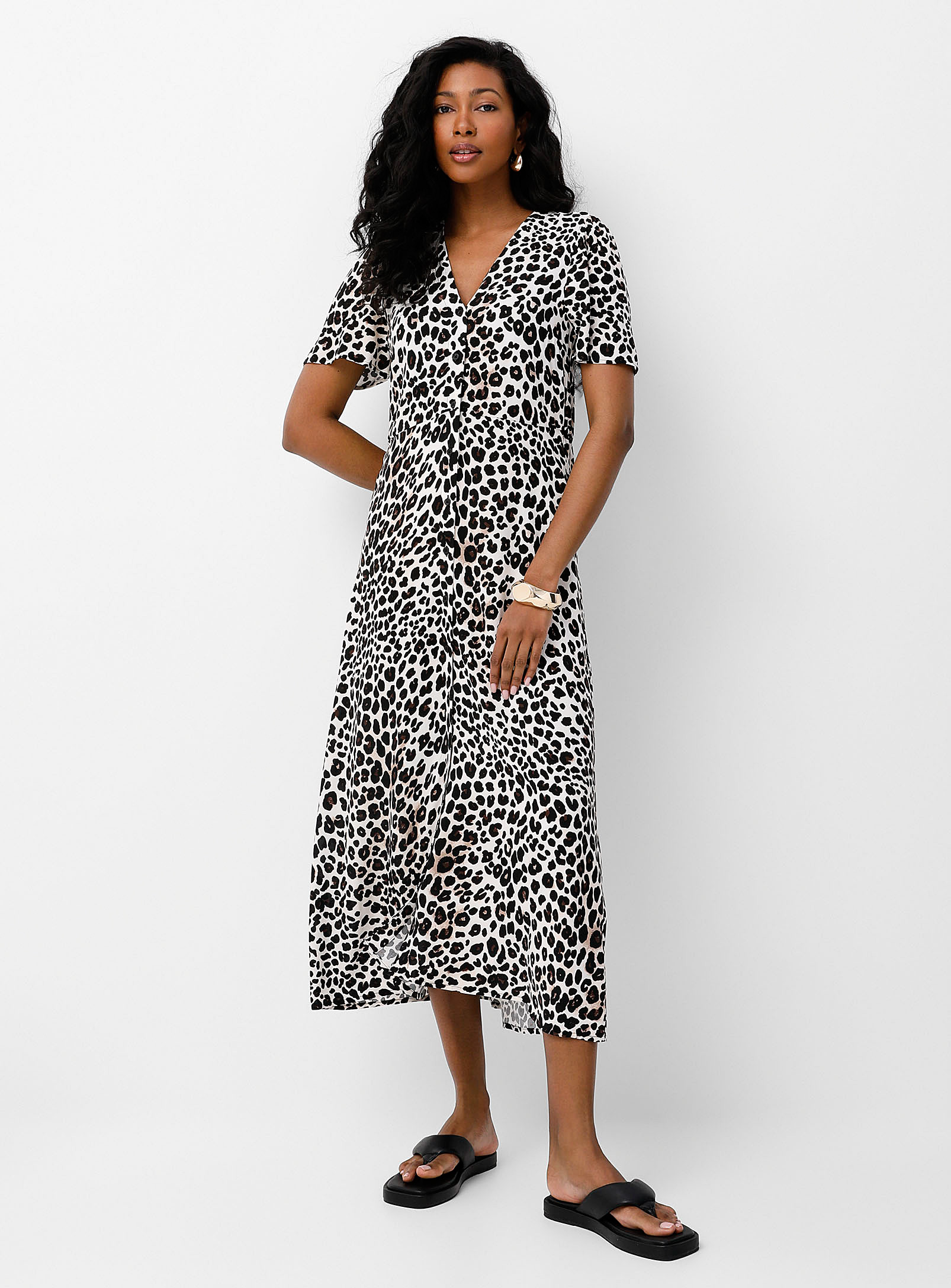 B.young Patterned Flowy Buttoned Dress In Patterned Black