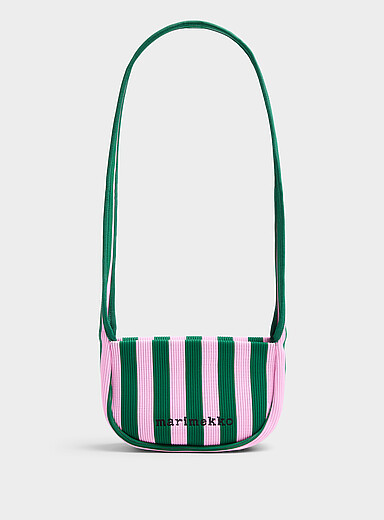 Le sac bandouli&egrave;re tricot&eacute; Merirosvo