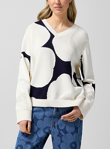Marimekko: Le chandail col V Pomppia Unikko &Eacute;cru &agrave; motifs pour femme
