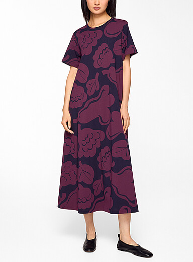 Marimekko: La robe t-shirt Pisteinen Kukasta Kukkaan Raisin - Pourpre fonc&eacute; pour femme