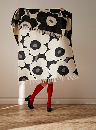 Marimekko: Le jet&eacute; Unikko 130 x 180 cm Noir