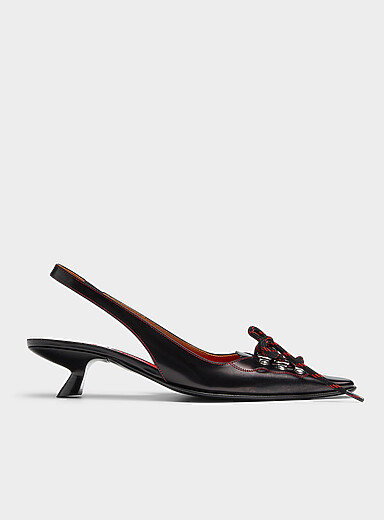 L'escarpin cuir lac&eacute; &agrave; bride 