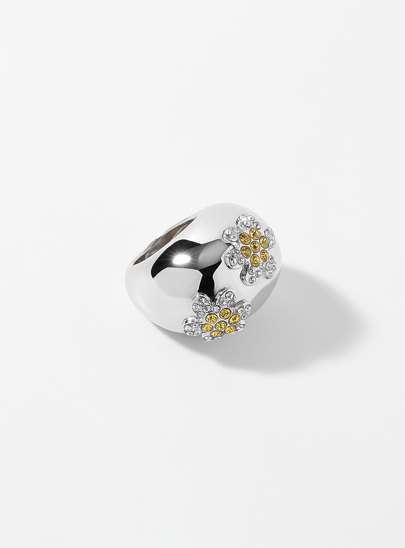 Daisy rhinestone cabochon ring product image (primary)
