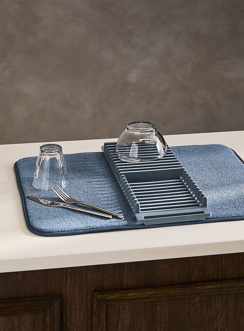 Solid dish drying mat with rack product image (primary)