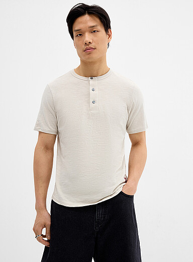 Le t-shirt henley jersey irr&eacute;gulier