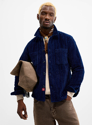 Outclass: La surchemise large velours c&ocirc;tel&eacute; Bleu fonc&eacute; - Indigo pour homme