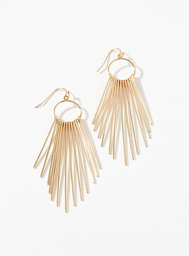 Les boucles d'oreilles franges m&eacute;talliques