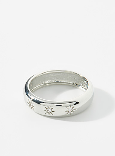 La bague &eacute;toil&eacute;e