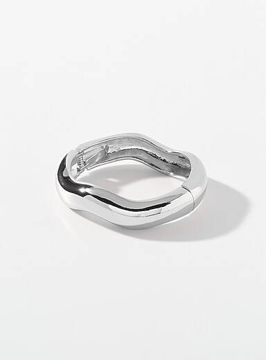 Wavy bangle