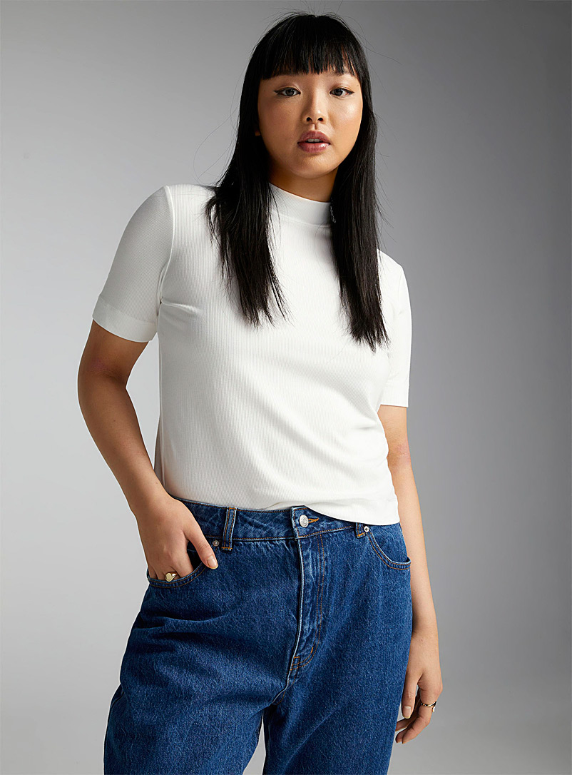 Twik: Le t-shirt col montant côtelé Blanc pour femme