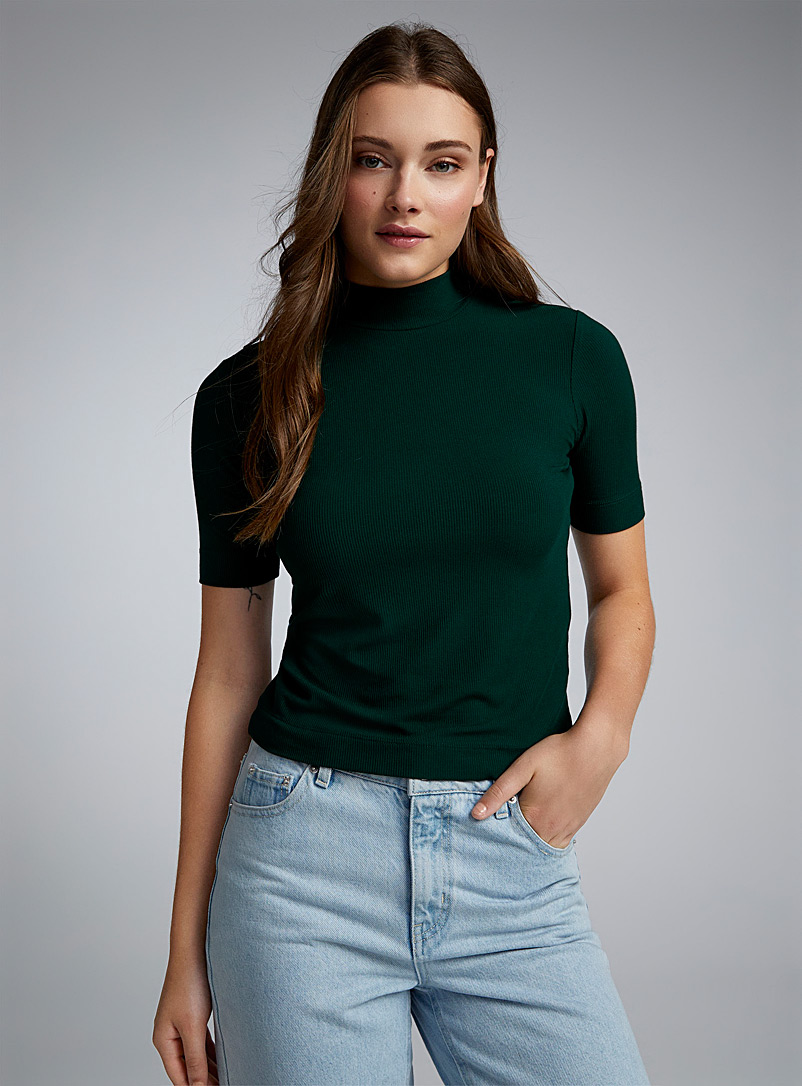 Twik: Le t-shirt col montant côtelé Vert pour femme