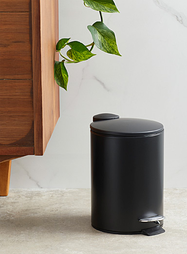 Small round soft-close wastebasket