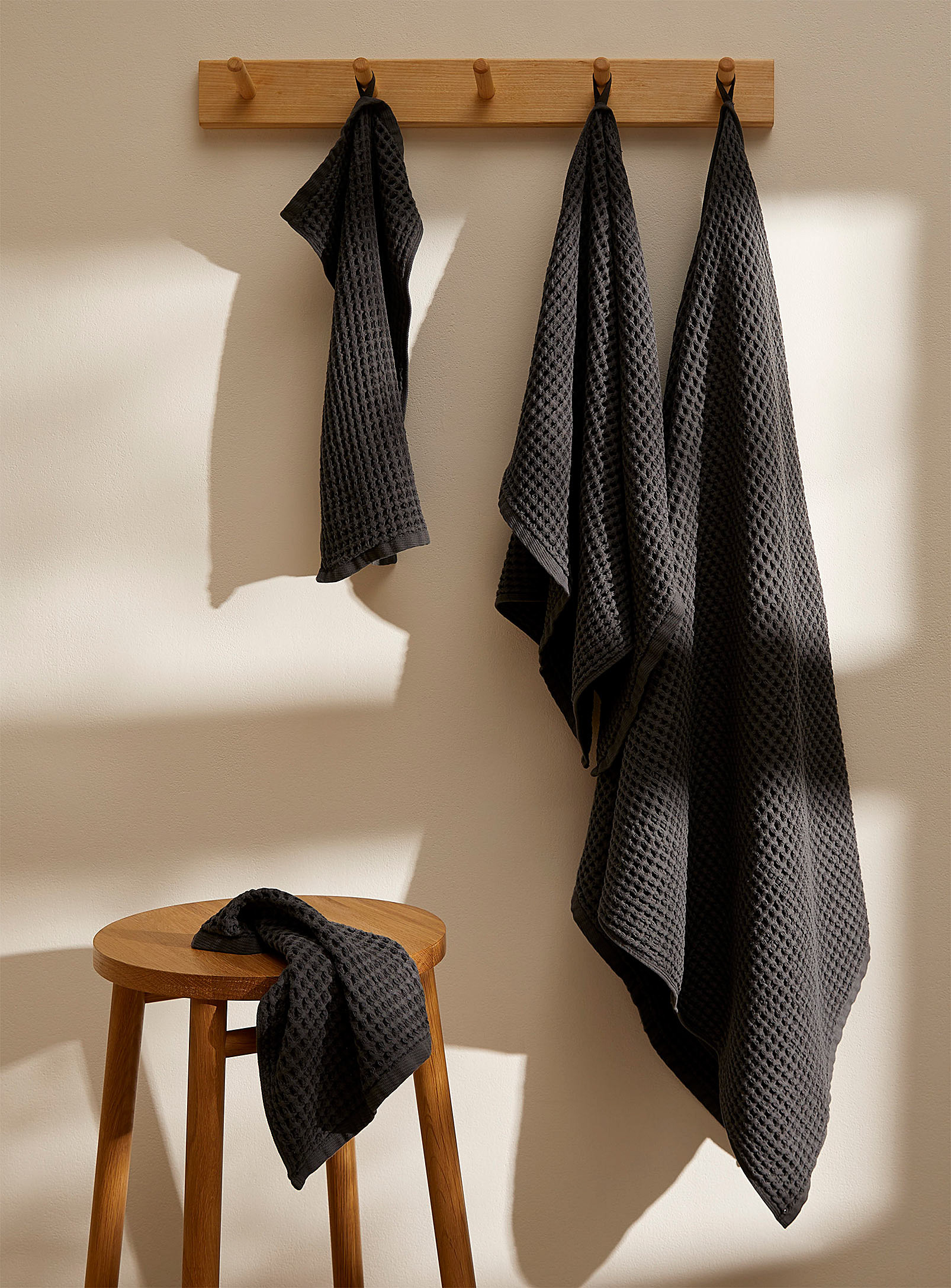 Simons Maison Waffled Towels In Grey