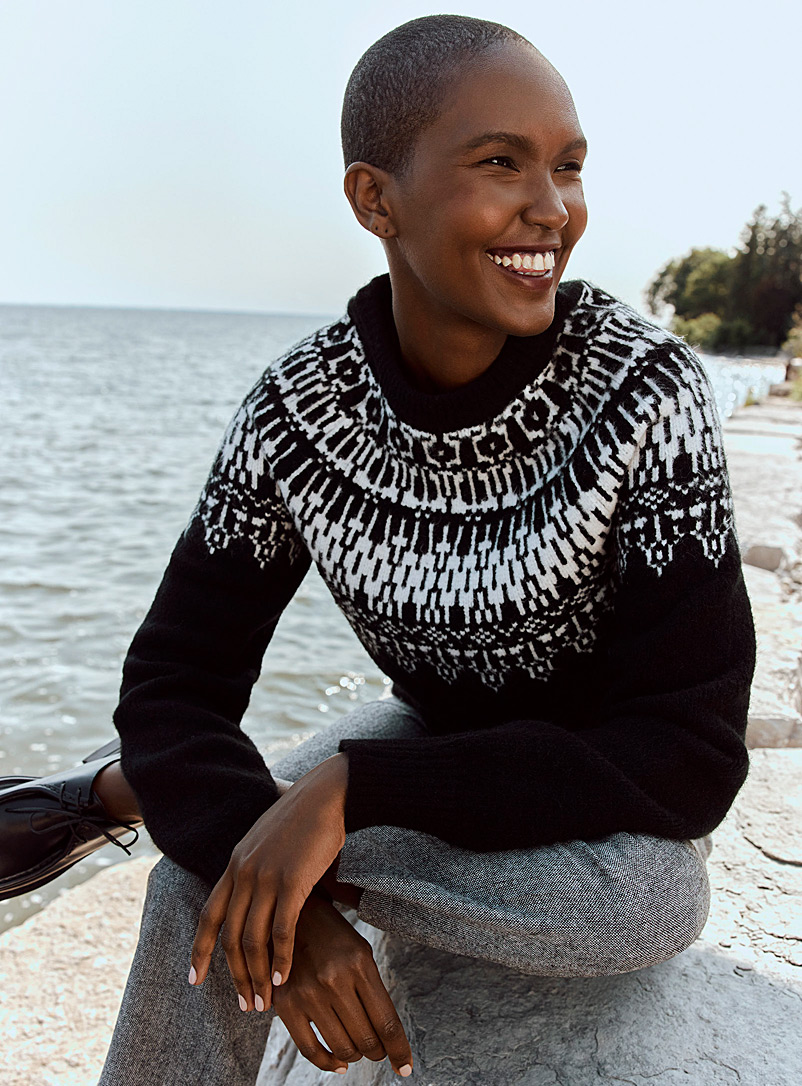 Contemporaine Black Icelandic jacquard sweater for women