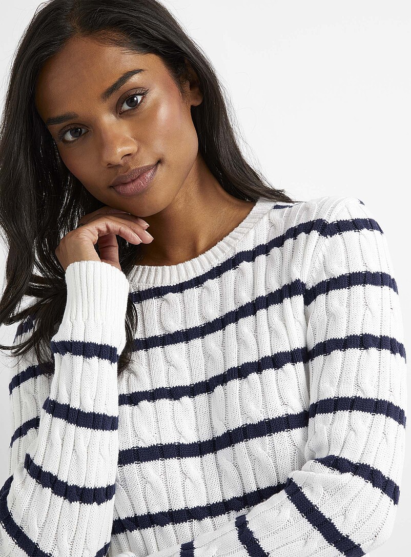 Contemporaine: Le chandail c&acirc;bles coton retransform&eacute; Blanc &agrave; motifs pour femme